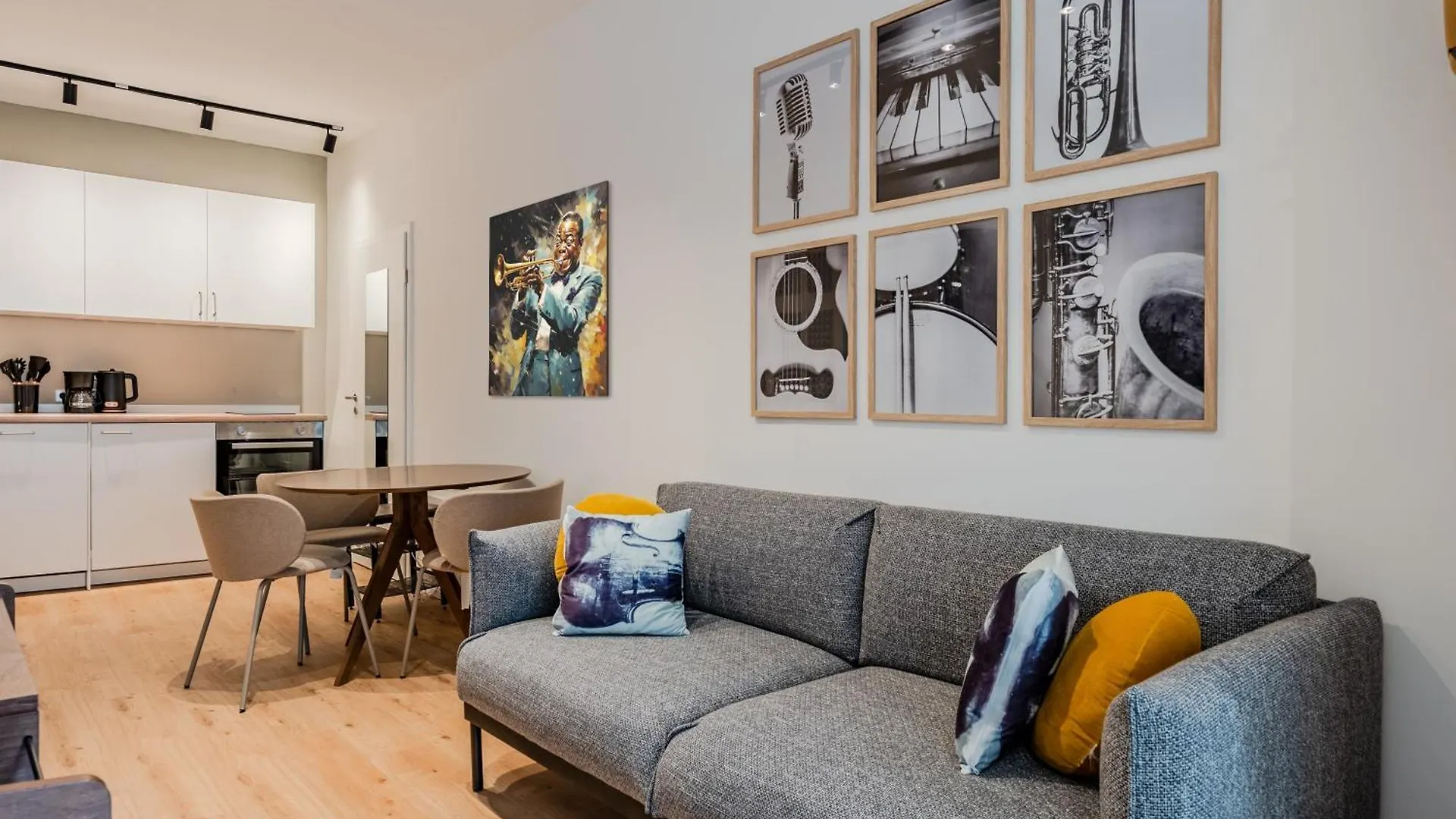 The Music Studio - Newly Renovated Berlin